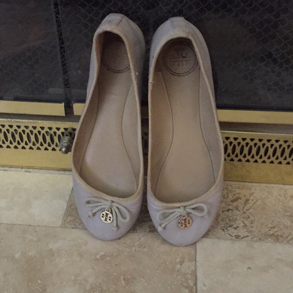 Tory Burch 5 1/2 beige flat shoes
